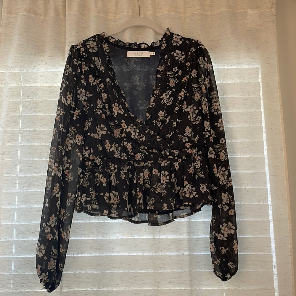 Women’s floral blouse. Size medium